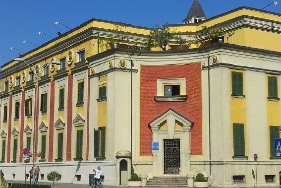 Bizneset lehtesohen nga taksat lokale: Bashkia e Tiranes shtyn afatet per pagesat